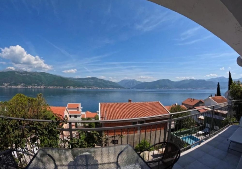 Kuća na prodaju 7 соба, 320 m². Tivat. 