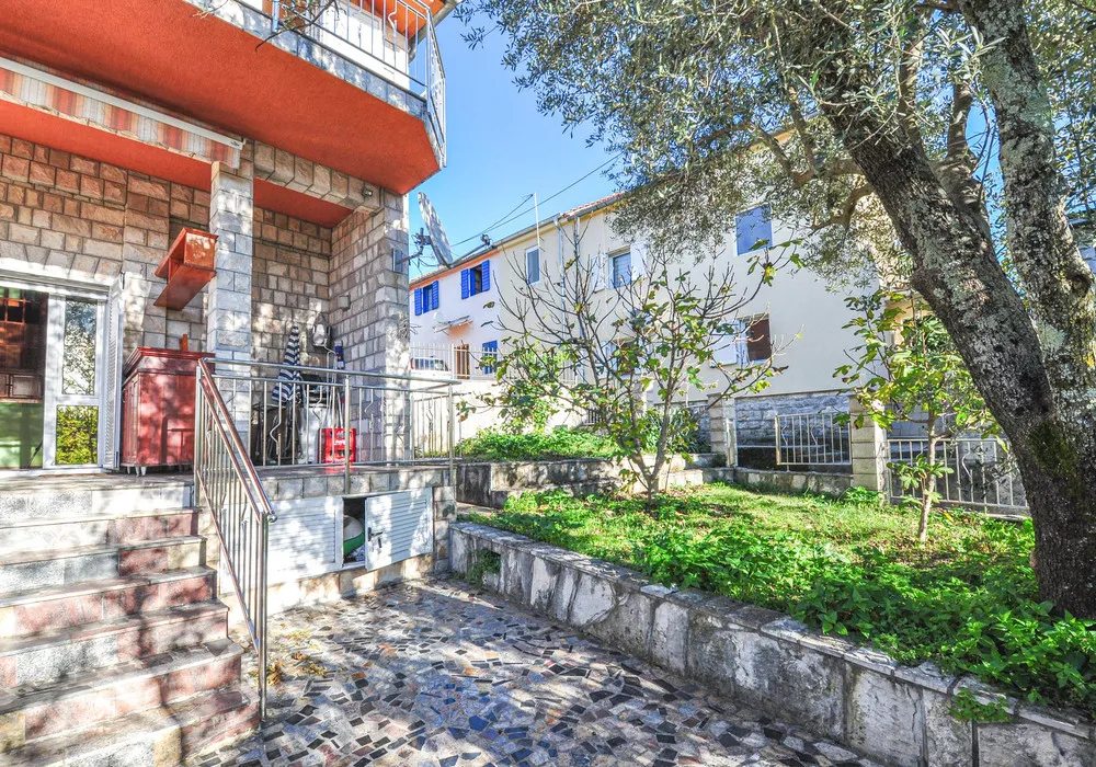 Kuća na prodaju 4 собе, 194 m². Tivat. 