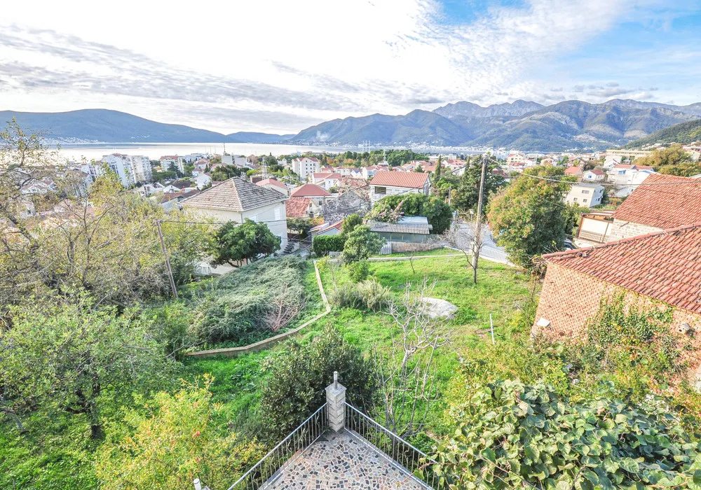 Kuća na prodaju 4 собе, 194 m². Tivat. 