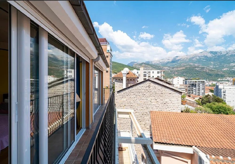 Apartments for sale 3 rooms, 146 m². Budva. 