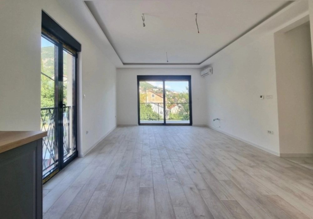 Stan na prodaju 3 собе, 82 m². Tivat. 