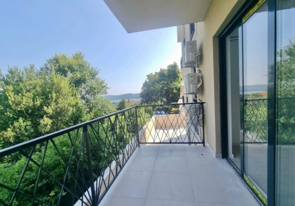 Stan na prodaju 3 собе, 82 m². Tivat. 