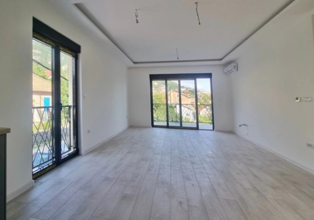 Stan na prodaju 3 собе, 82 m². Tivat. 