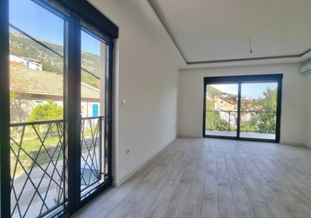 Stan na prodaju 3 собе, 82 m². Tivat. 