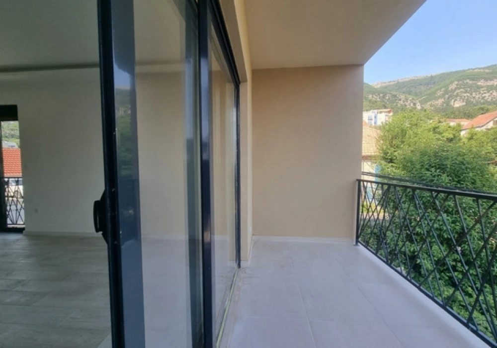 Stan na prodaju 3 собе, 82 m². Tivat. 