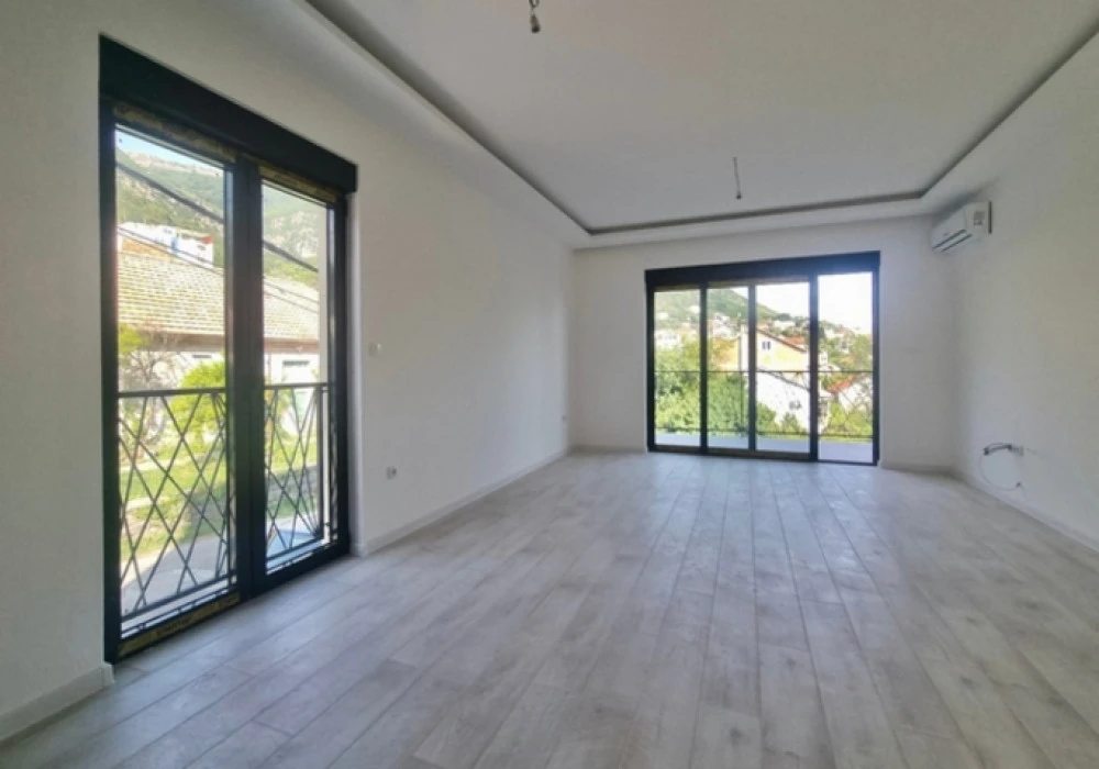 Stan na prodaju 3 собе, 82 m². Tivat. 