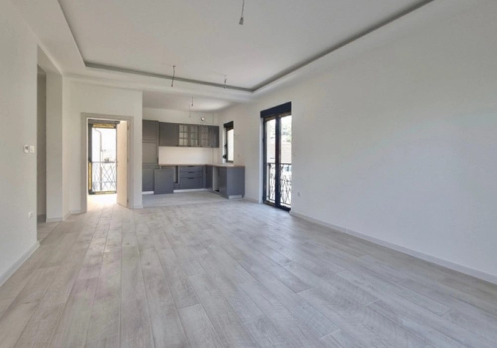 Stan na prodaju 3 собе, 82 m². Tivat. 