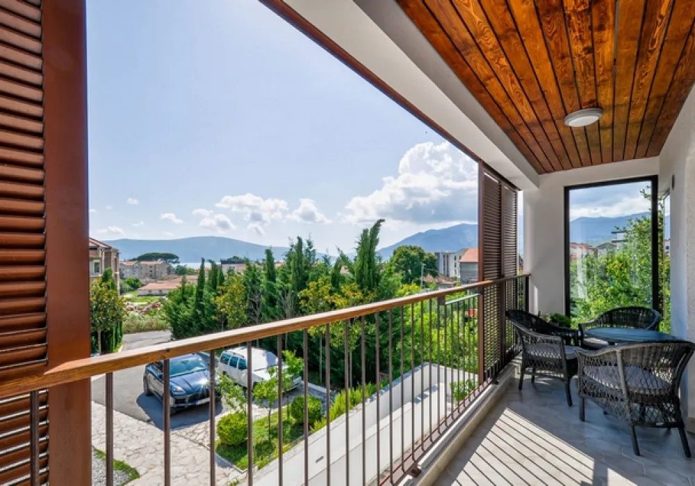 Stan na prodaju 3 собе, 92 m². Tivat. 