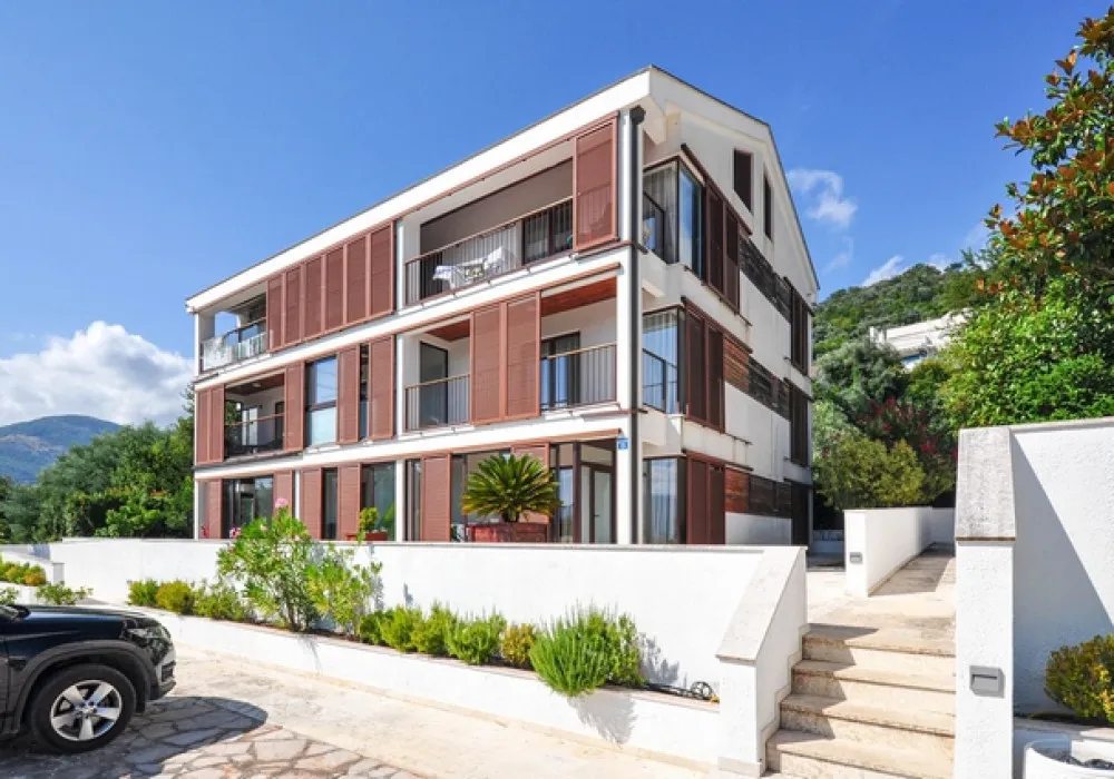 Stan na prodaju 3 собе, 92 m². Tivat. 