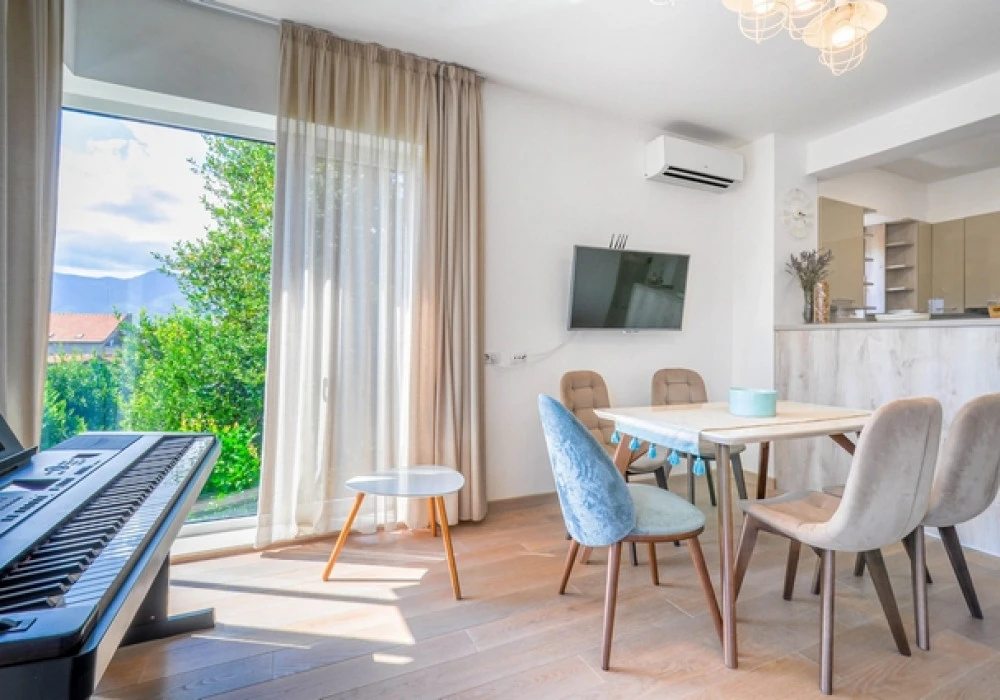 Stan na prodaju 3 собе, 92 m². Tivat. 