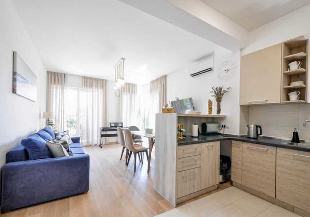 Stan na prodaju 3 собе, 92 m². Tivat. 