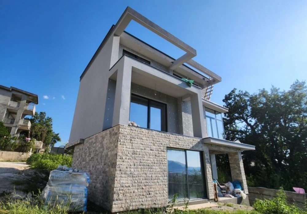 Kuća na prodaju 3 собе, 230 m². Tivat. 