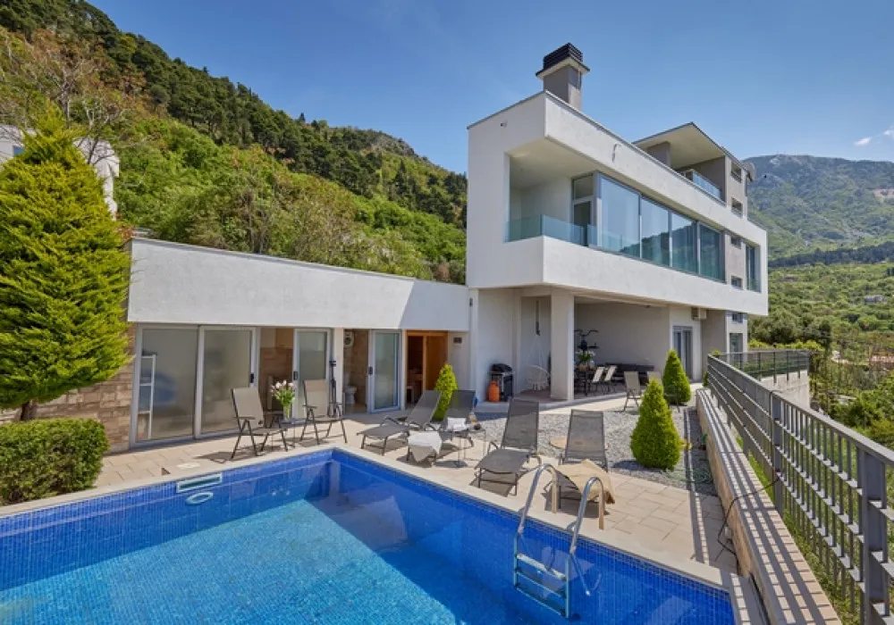 Kuća na prodaju 3 собе, 273 m². Tivat. 