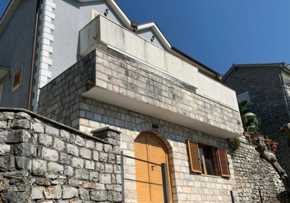 Kuća na prodaju 5 соба, 250 m². Kotor. 