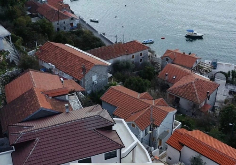 Kuća na prodaju 5 соба, 250 m². Kotor. 