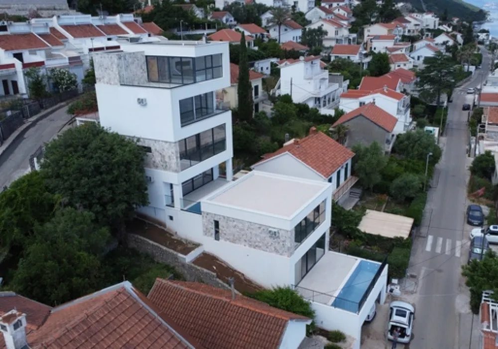 Kuća na prodaju 2 собе, 200 m². Tivat. 