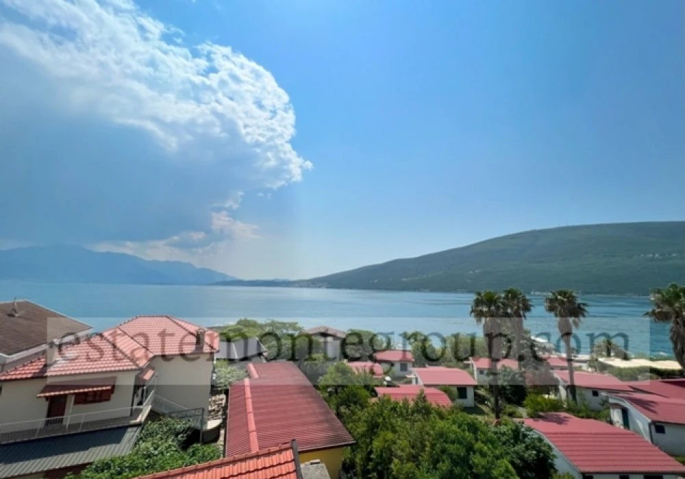 Apartments for sale 2 rooms, 102 m². Herceg Novi. 