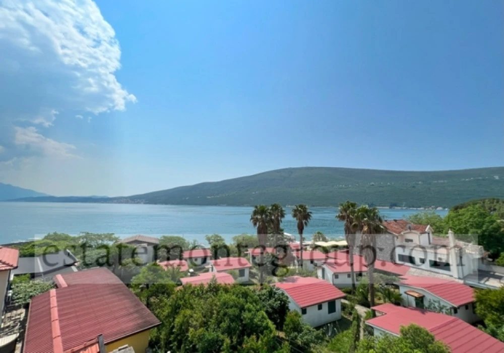 Apartments for sale 2 rooms, 102 m². Herceg Novi. 