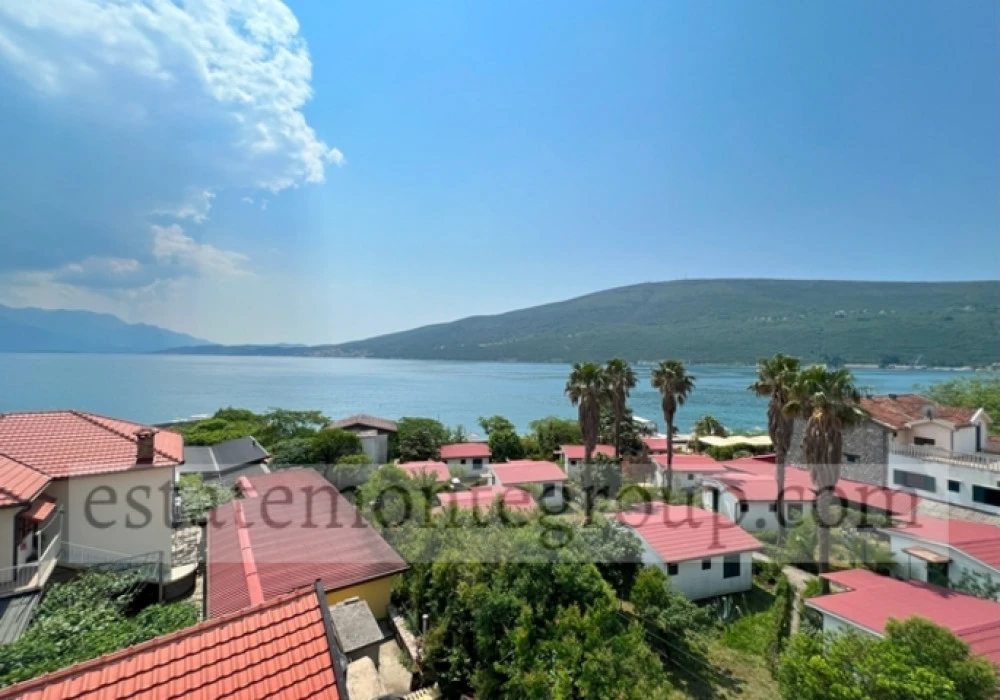 Apartments for sale 2 rooms, 102 m². Herceg Novi. 