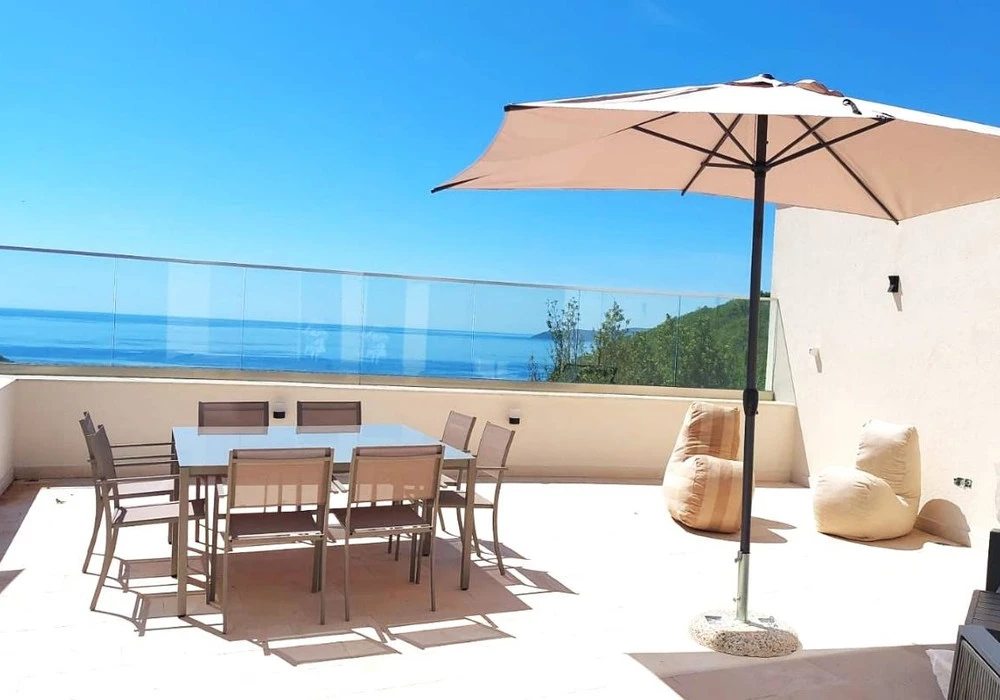 House for sale 5 rooms, 535 m². Sveti stefan. 