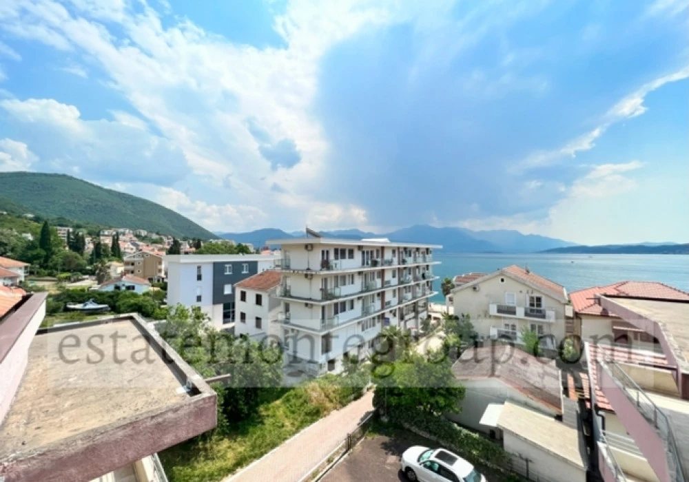 Apartments for sale 3 rooms, 159 m². Herceg Novi. 