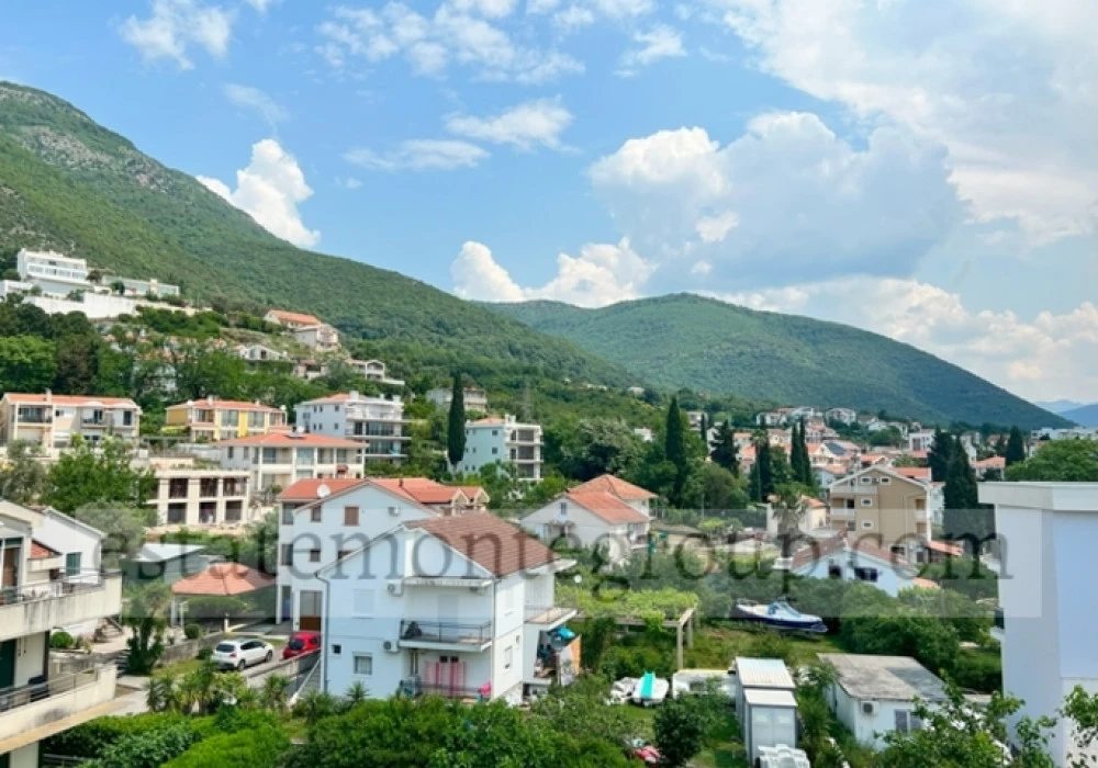 Apartments for sale 3 rooms, 159 m². Herceg Novi. 