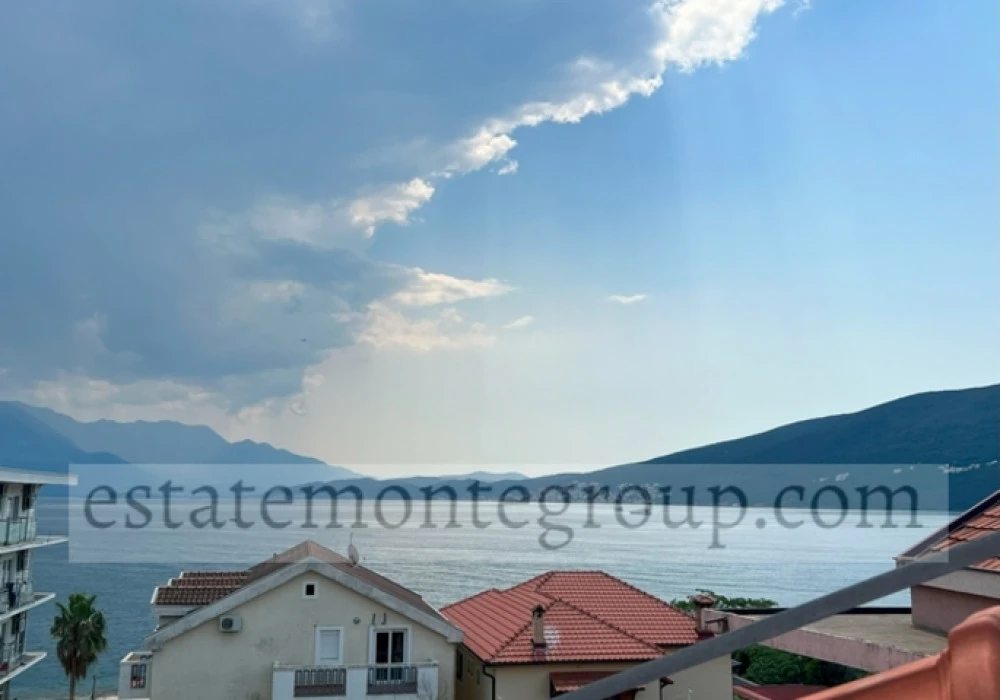 Apartments for sale 3 rooms, 159 m². Herceg Novi. 