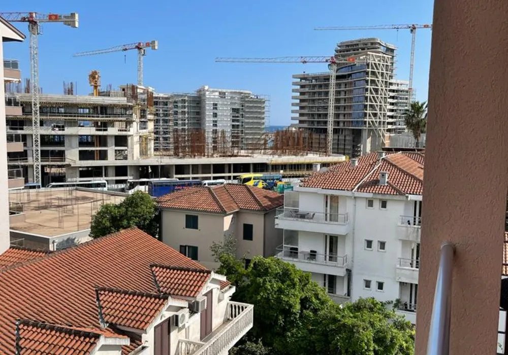 Stan na prodaju 2 собе, 65 m². Budva. 