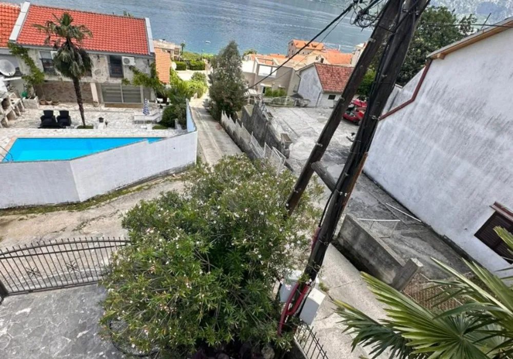 Apartments for sale 80 m². Kotor. 