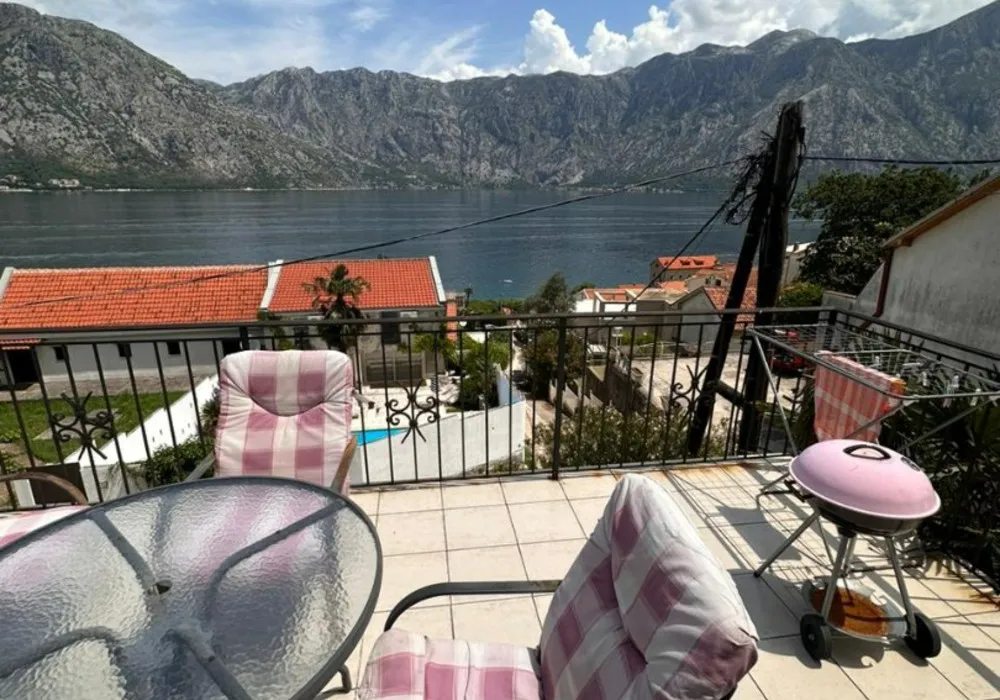 Apartments for sale 80 m². Kotor. 