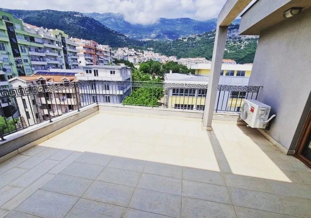 Apartments for sale 3 rooms, 215 m². Budva. 