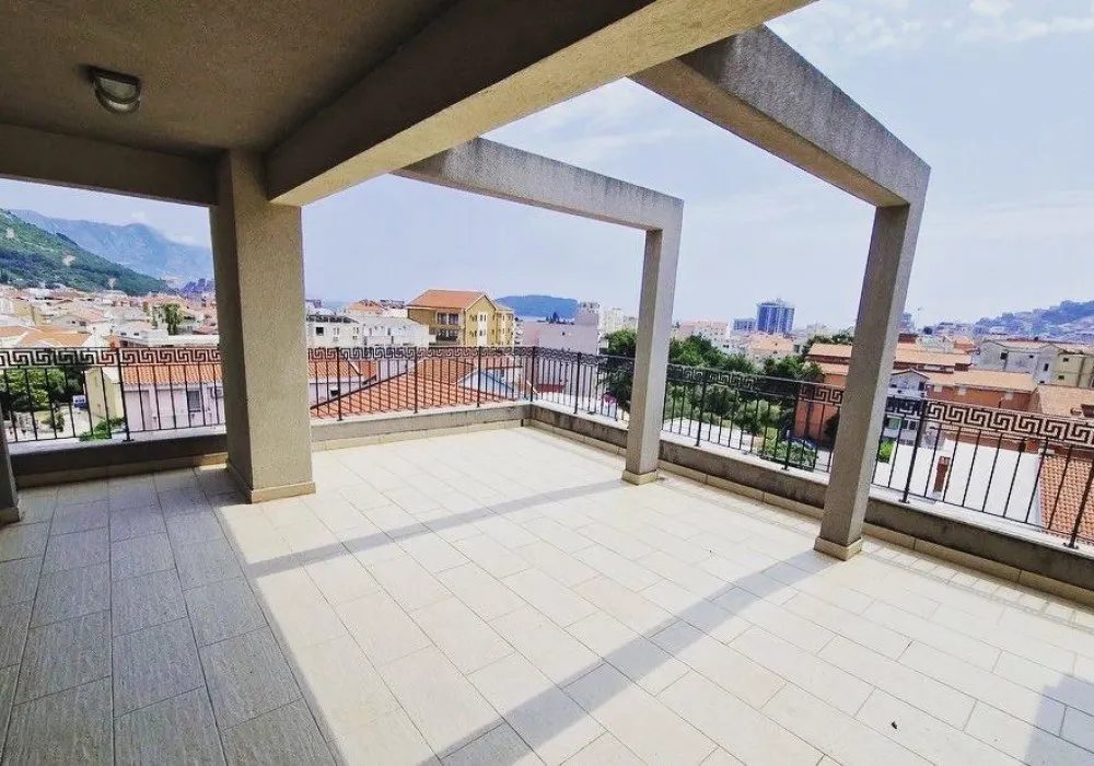 Apartments for sale 3 rooms, 215 m². Budva. 