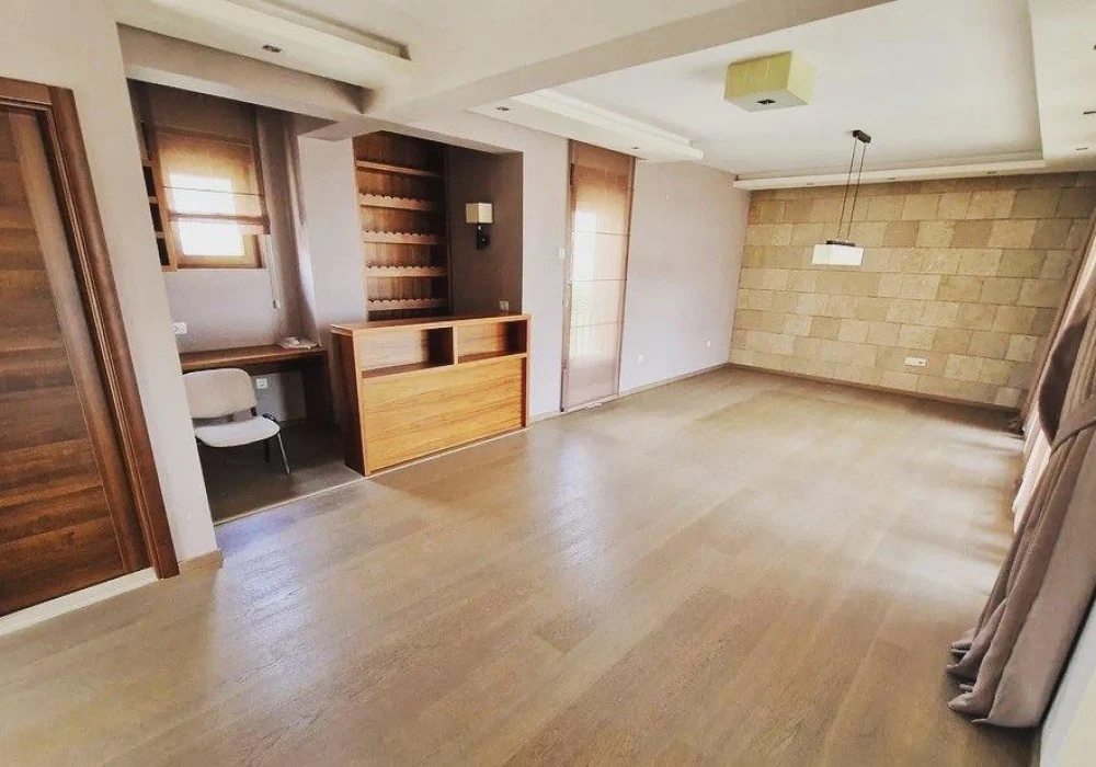 Stan na prodaju 3 собе, 215 m². Budva. 