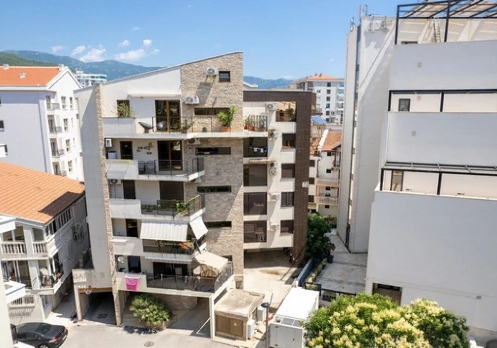 Apartments for sale 2 rooms, 78 m². Budva. 