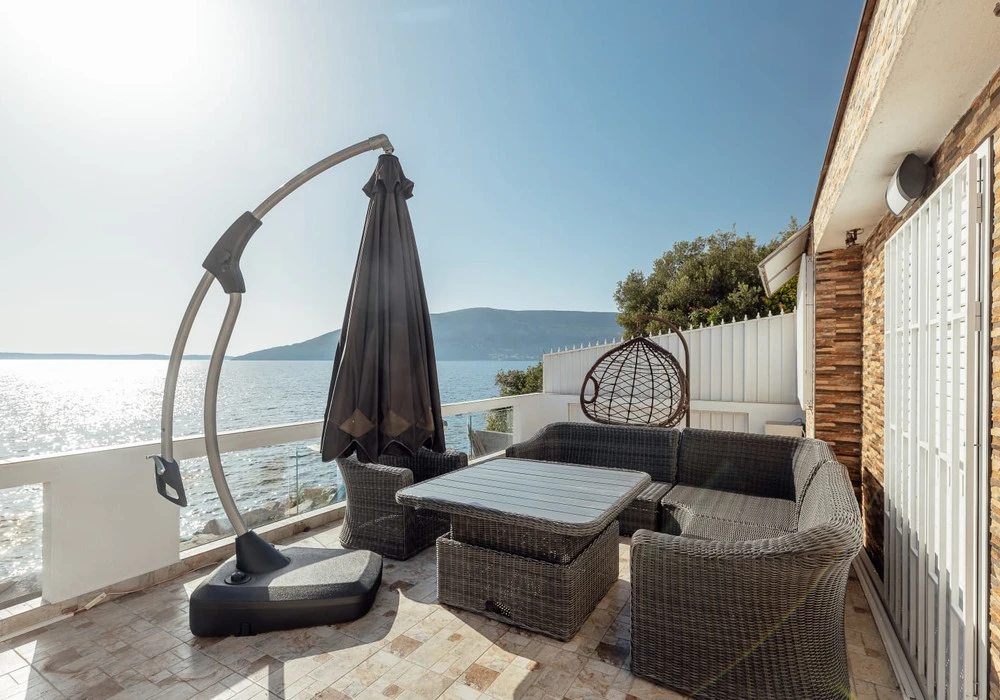 House for sale 2 rooms, 180 m². Herceg Novi. 