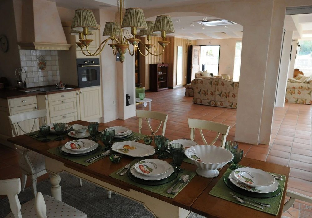 House for sale 7 rooms, 606 m². Krimovica. 