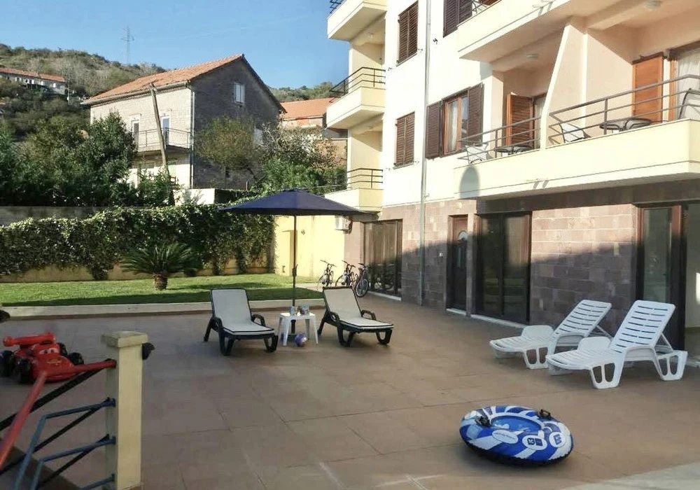 Apartments for sale 3 rooms, 130 m². Kotor. 