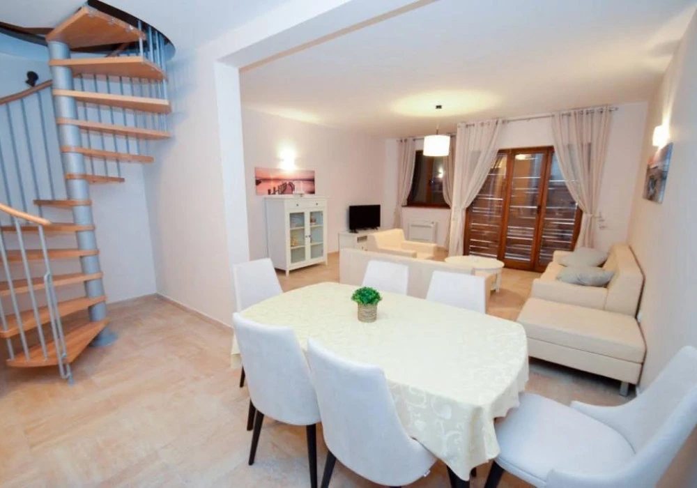 Apartments for sale 3 rooms, 130 m². Kotor. 