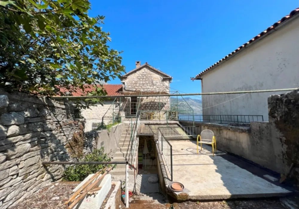 Kuća na prodaju 3 собе, 156 m². Kostanica. 