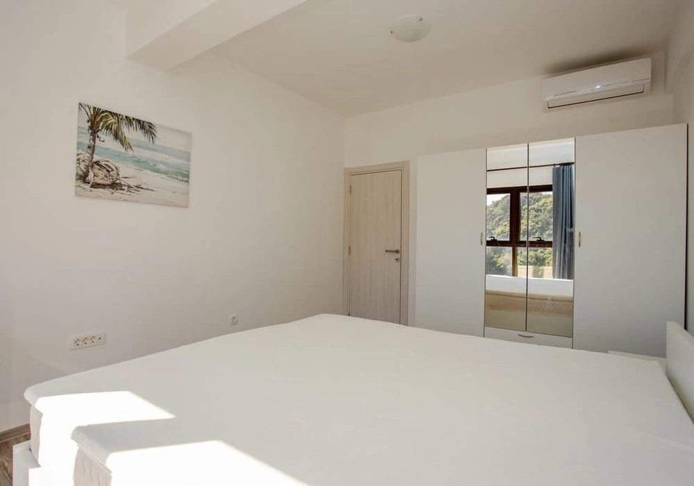 Apartments for sale 2 rooms, 282 m². Rafailovici. 