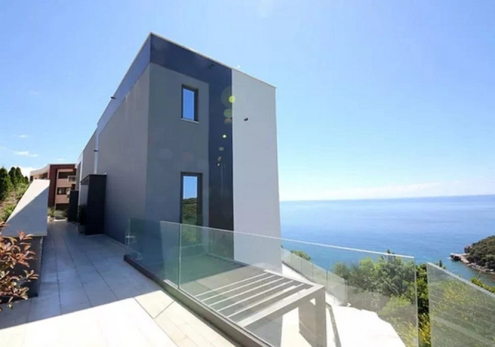 House for sale 6 rooms, 364 m². Budva. 