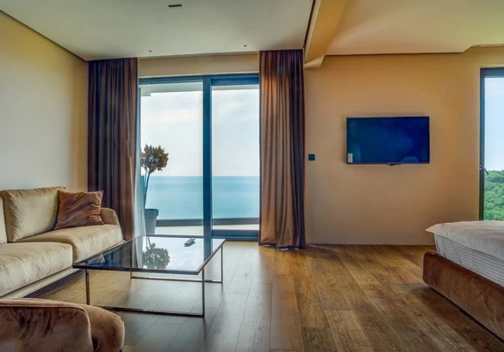 Kuća na prodaju 6 соба, 364 m². Budva. 