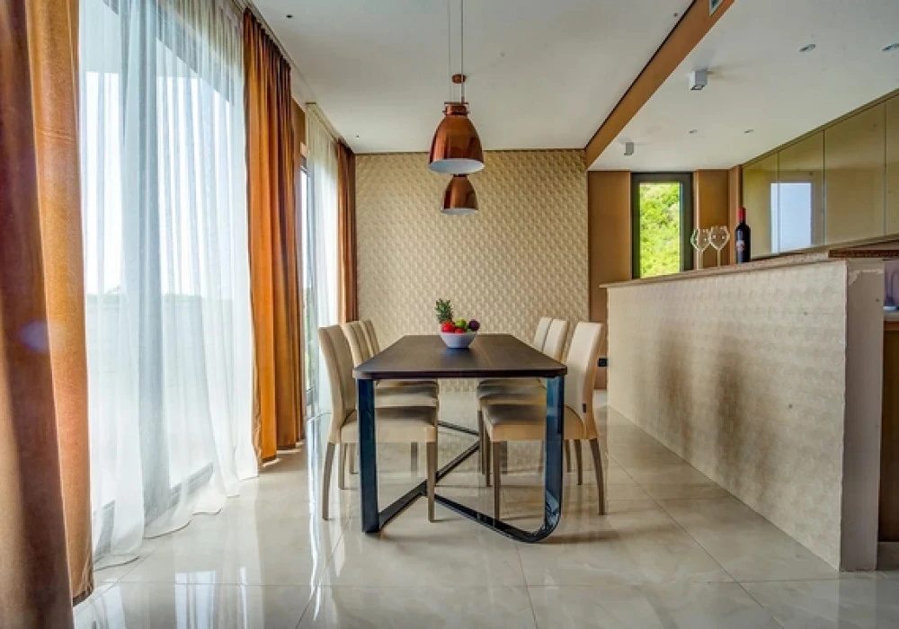 House for sale 6 rooms, 364 m². Budva. 