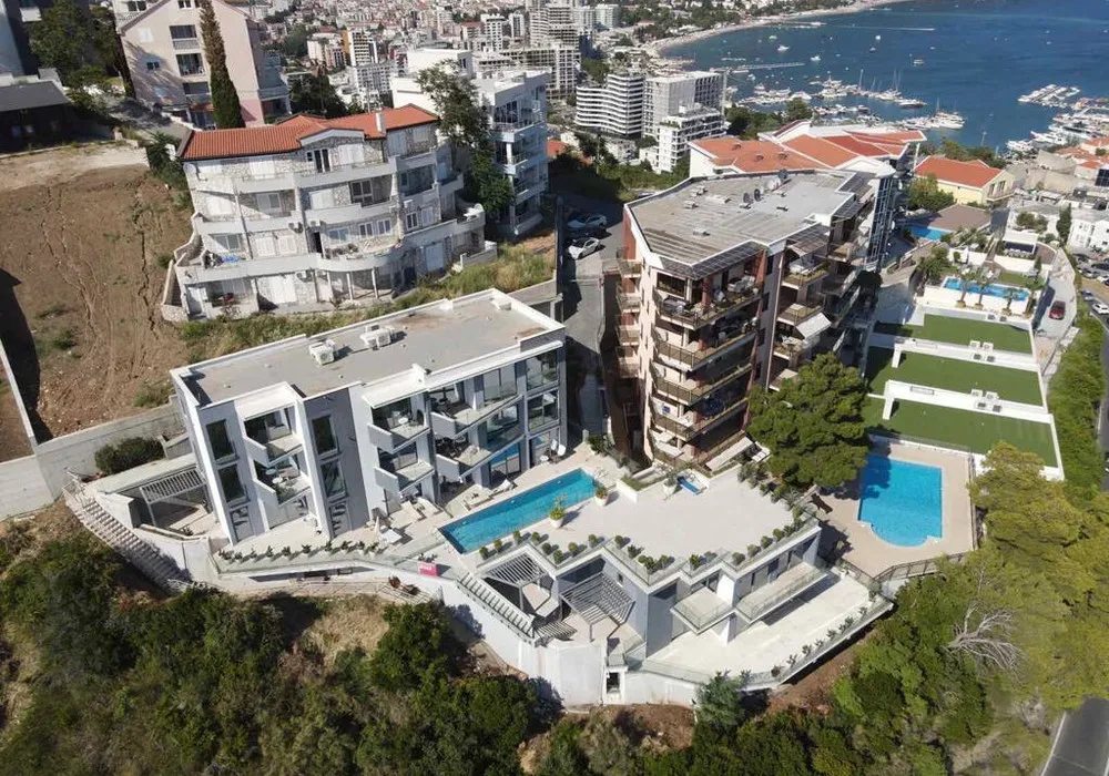 Kuća na prodaju 6 соба, 364 m². Budva. 