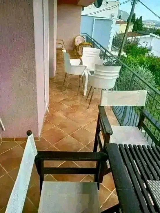 IZDAJEM APARTMAN OD.   120. KVADRATA SA 4 SOBE 2 KUPATILA KUHINJA I 