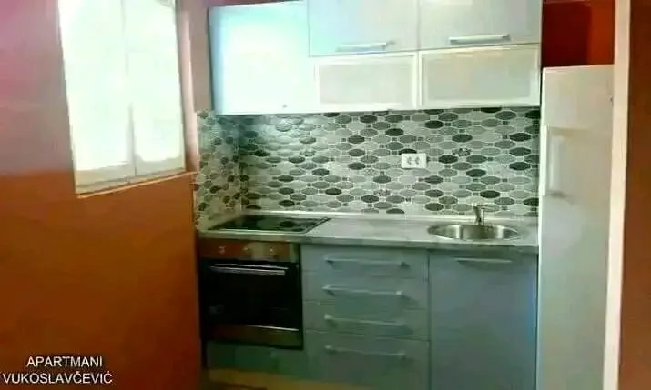 IZDAJEM APARTMAN  OD 54 M2  SA  ODVOJENOM  SPAVACOM  SOBOM  ,