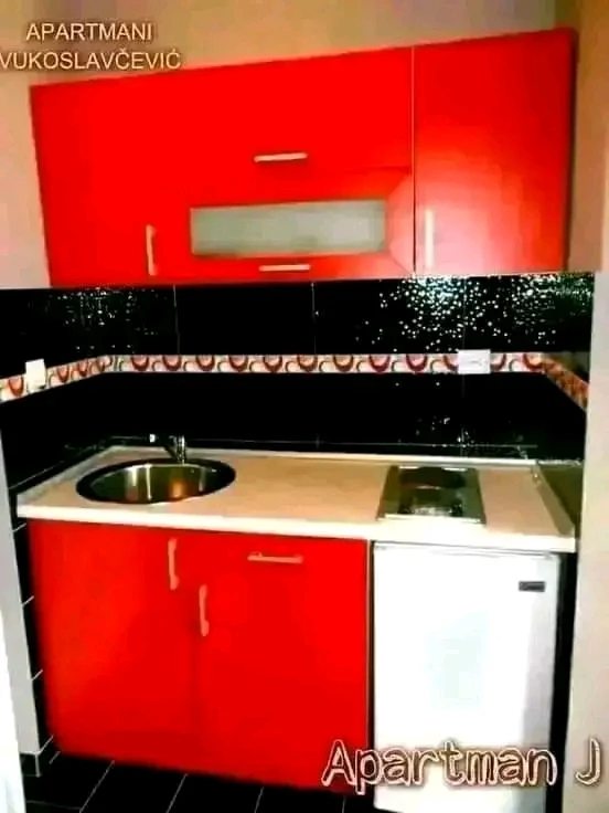 IZDAJEM APARTMANE.  OD.   30.  KVADRATA  