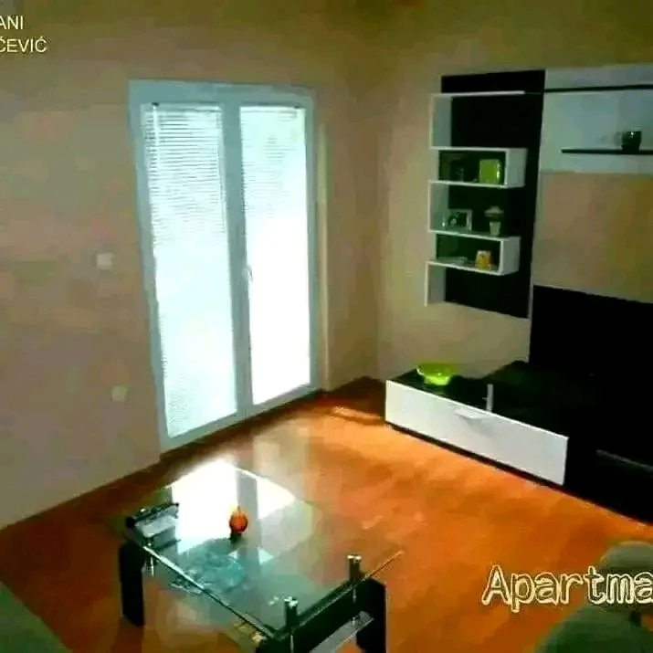 IZDAJEM APARTMANE.  OD.   30.  KVADRATA  