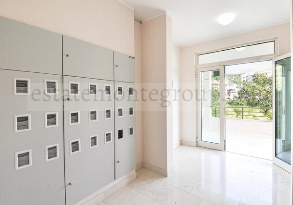 Apartments for sale 2 rooms, 274 m². Becici. 