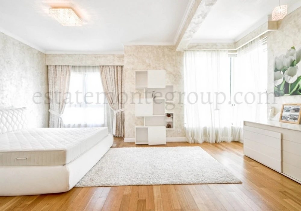 Stan na prodaju 2 собе, 274 m². Becici. 